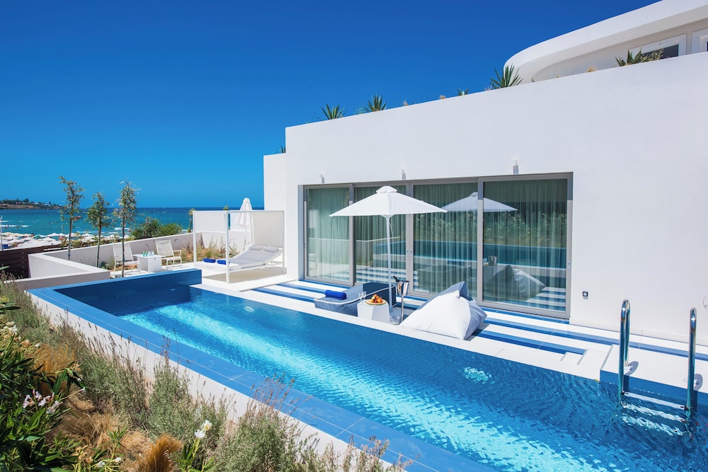 I Resort Beach Hotel & Spa — Swimming pool in Stalida
