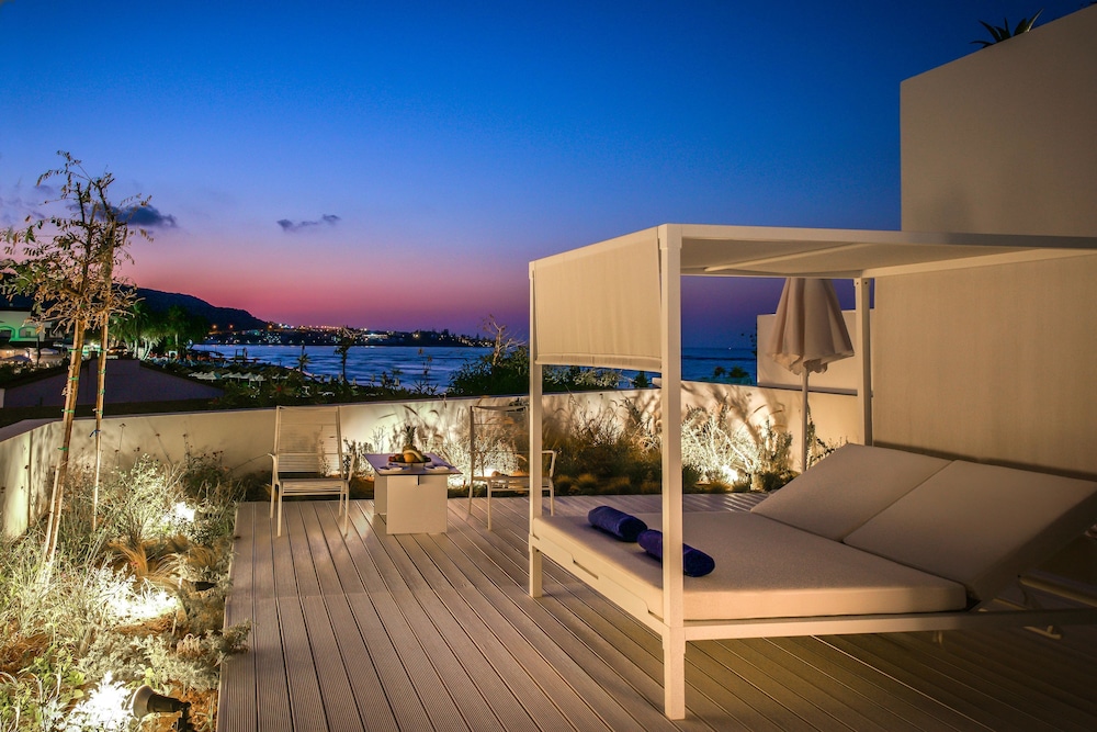 I Resort Beach Hotel & Spa — Hotel rooms in Stalida