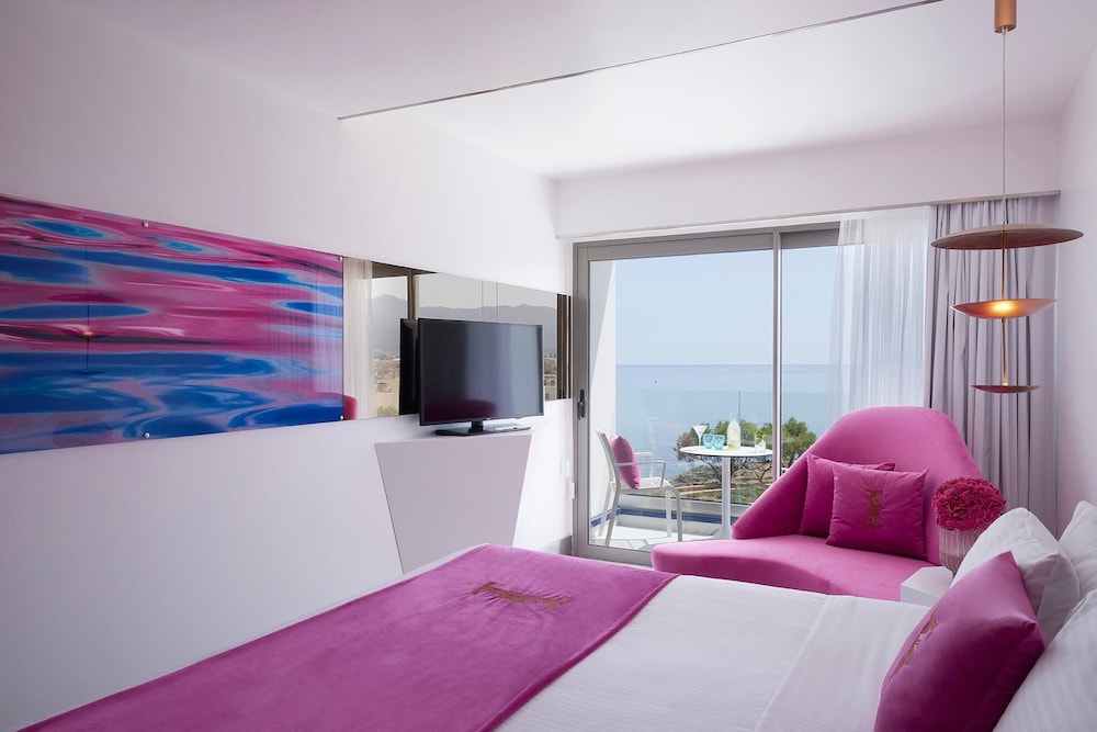 I Resort Beach Hotel & Spa — Hotel rooms in Stalida
