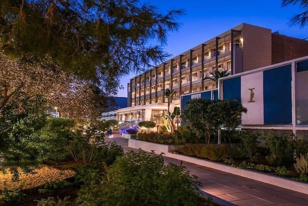 I Resort Beach Hotel & Spa — Hotel building in Stalida