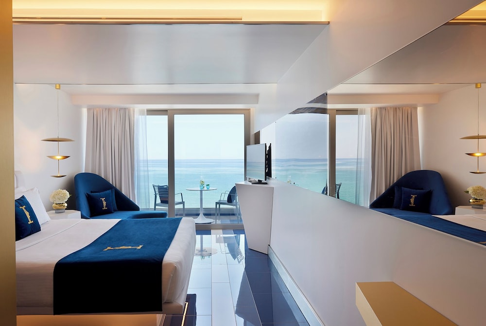 I Resort Beach Hotel & Spa — Hotel rooms in Stalida
