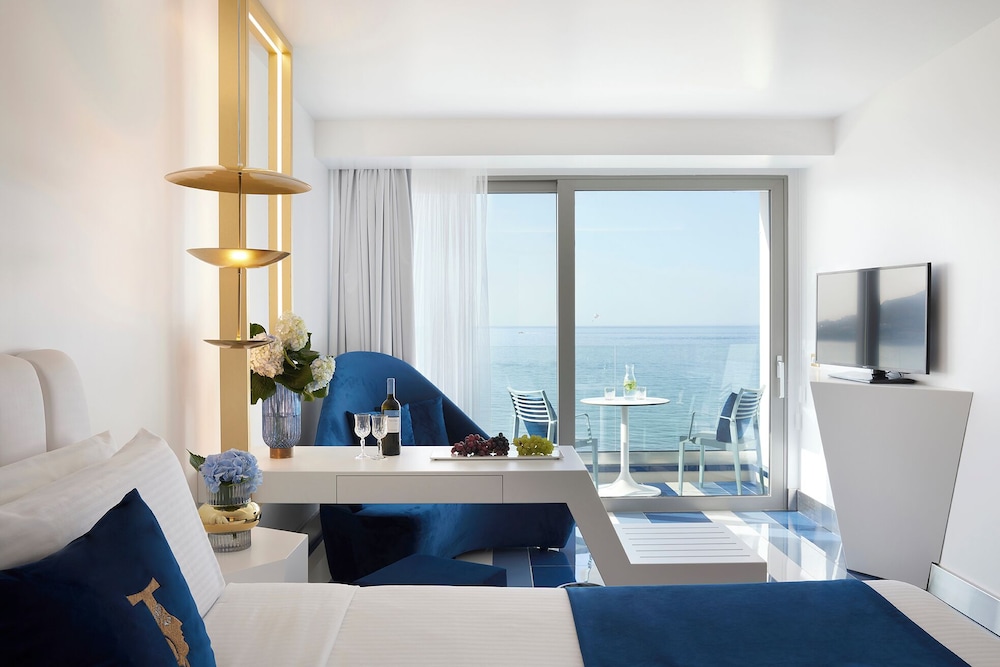 I Resort Beach Hotel & Spa — Hotel rooms in Stalida