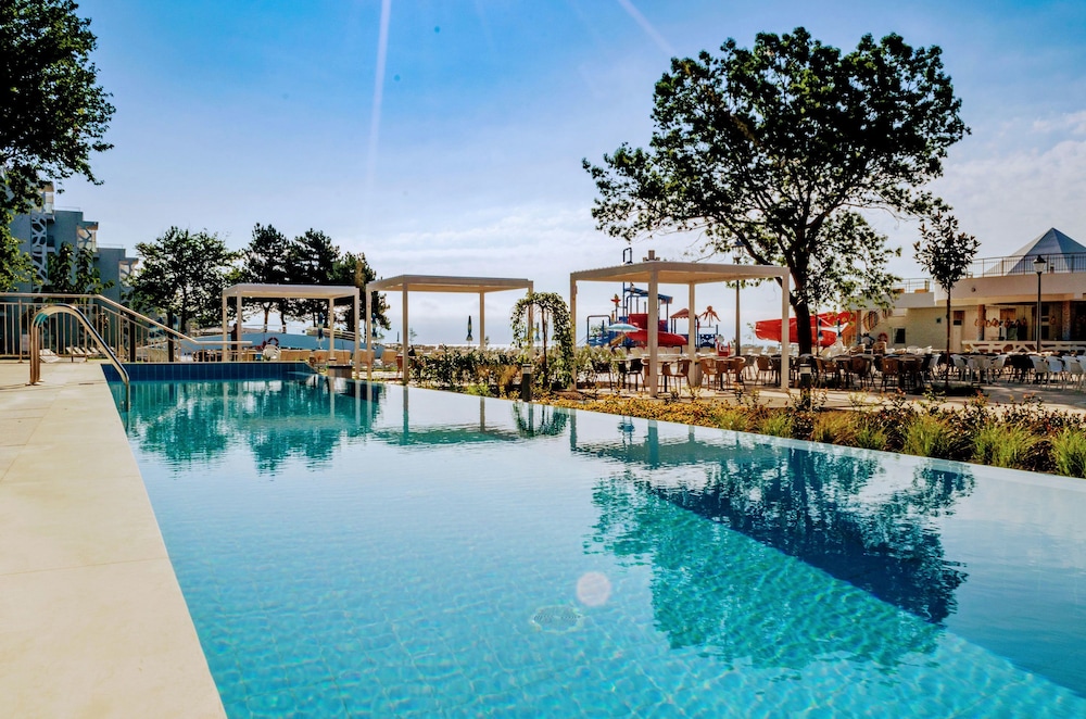 MARITIM Paradise Blue Hotel & Spa — Swimming pool in Albena, Dobrich