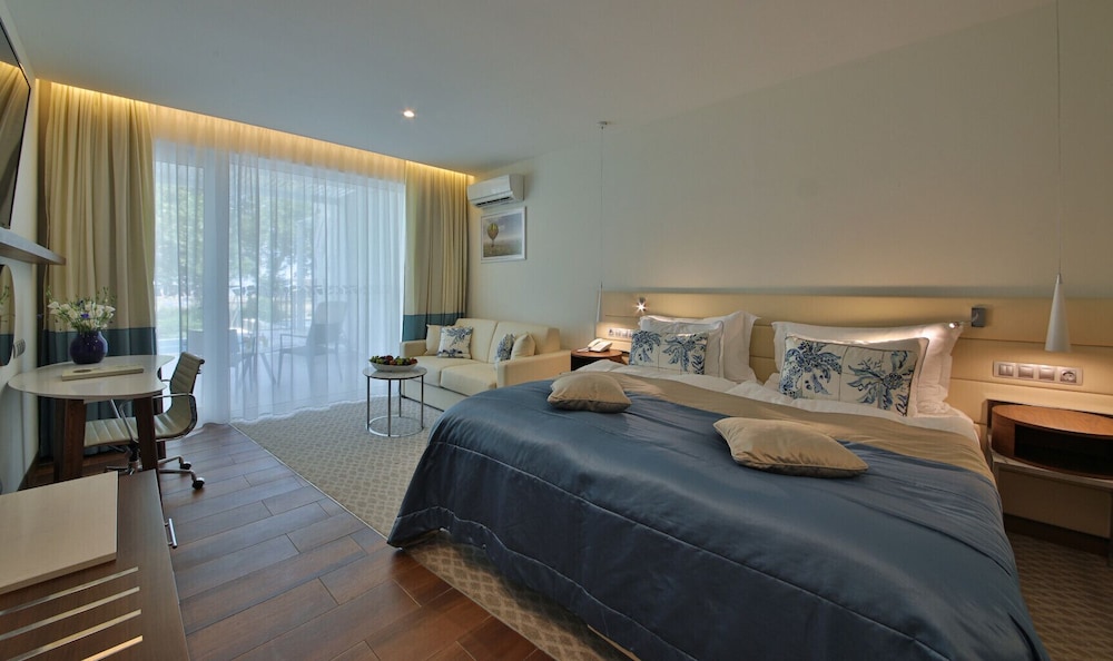 MARITIM Paradise Blue Hotel & Spa — Hotel rooms in Albena, Dobrich