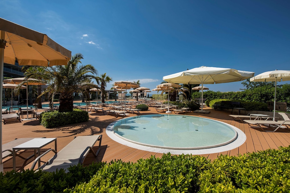 Radisson Blu Resort & Spa, Split — Swimming pool in Split, Split-Dalmatia