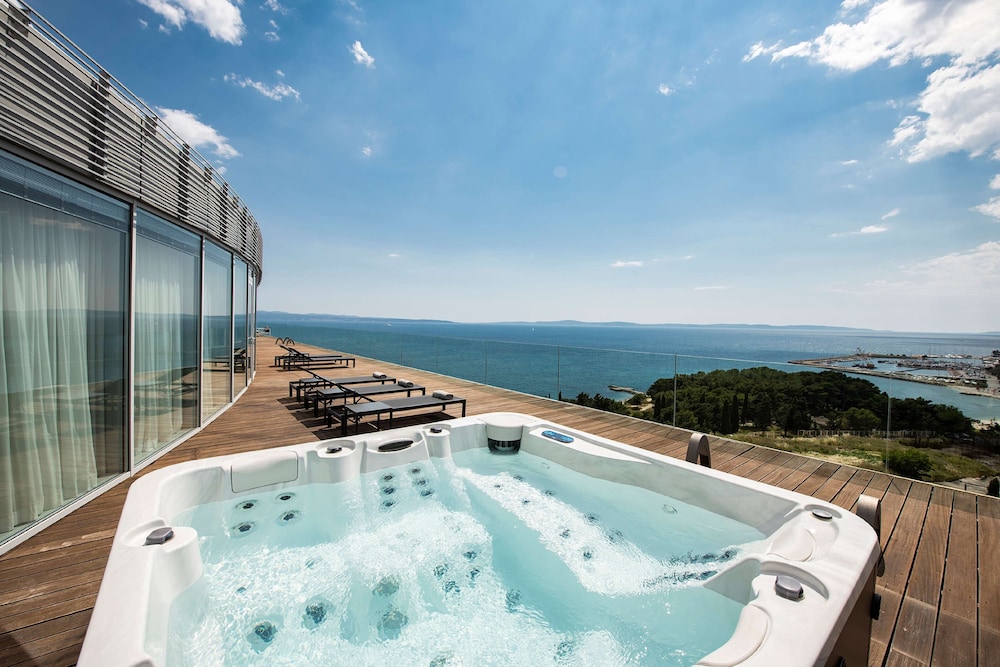 Radisson Blu Resort & Spa, Split — Swimming pool in Split, Split-Dalmatia