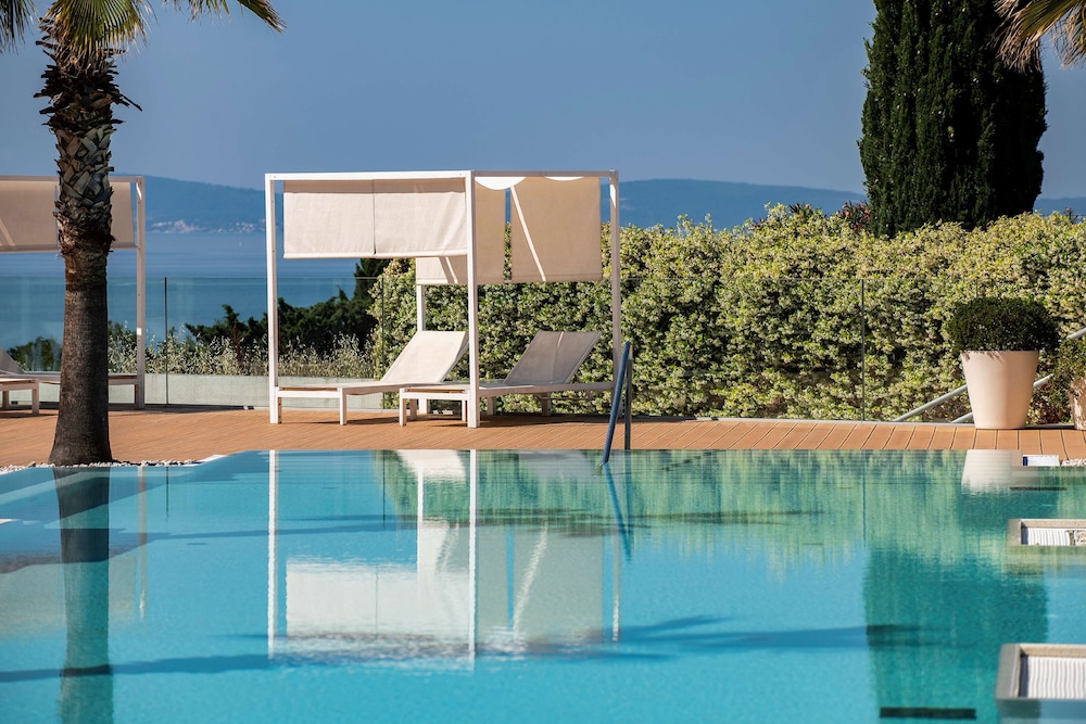 Radisson Blu Resort & Spa, Split — Swimming pool in Split, Split-Dalmatia