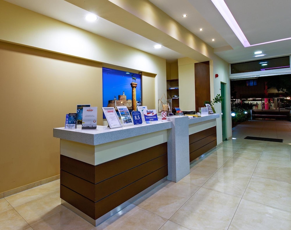 Paleos Apartments — Hotel building in Ialyssos, South Aegean