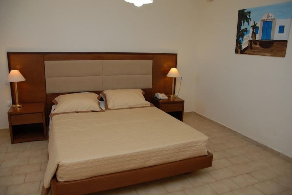 Paleos Apartments — Hotel rooms in Ialyssos, South Aegean