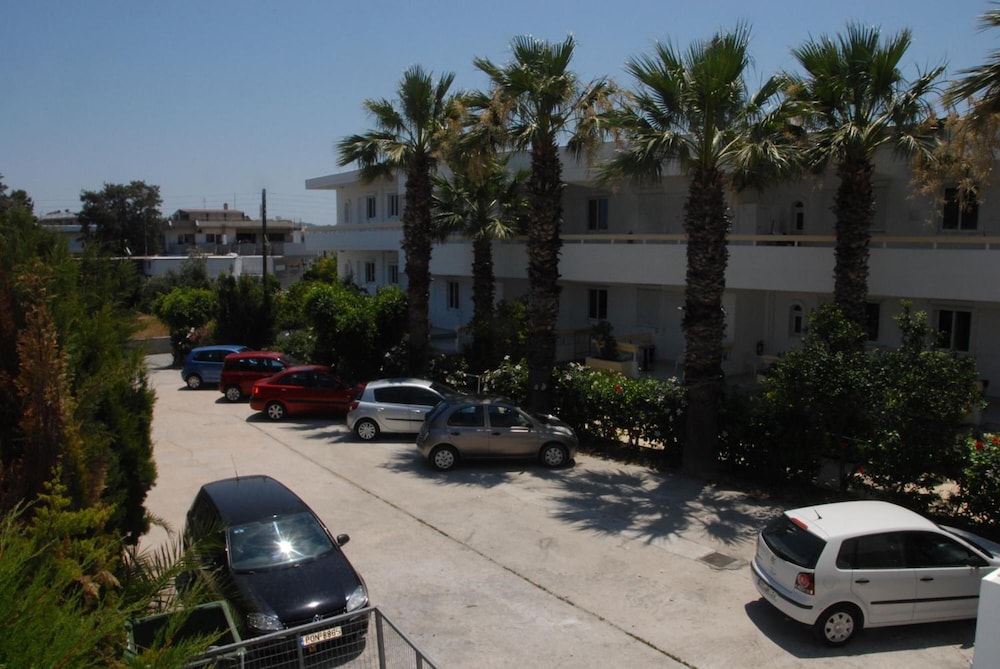 Paleos Apartments — Hotel building in Ialyssos, South Aegean