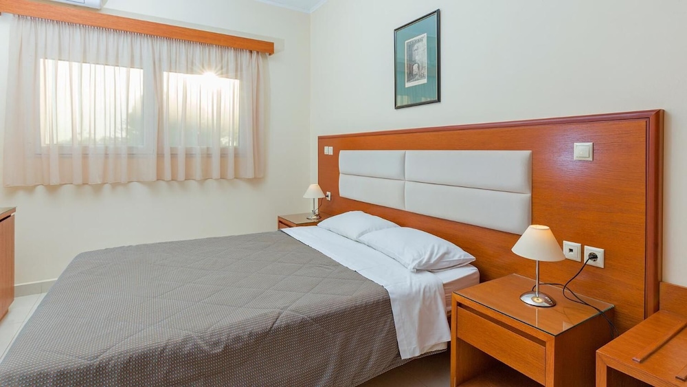 Paleos Apartments — Hotel rooms in Ialyssos, South Aegean