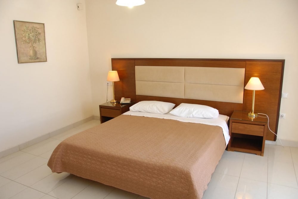 Paleos Apartments — Hotel rooms in Ialyssos, South Aegean