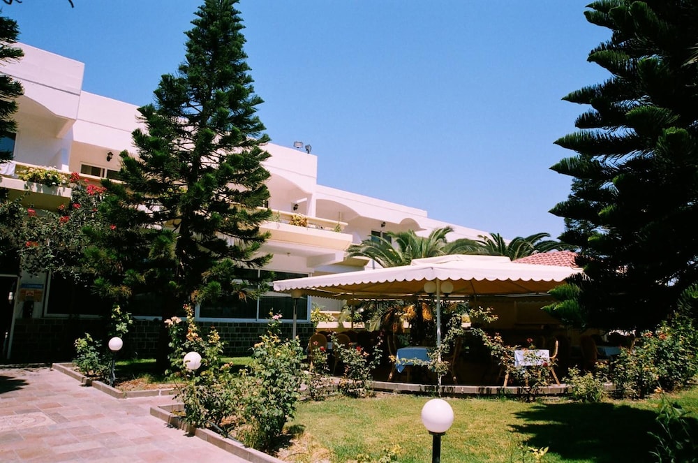 Paleos Apartments — Hotel building in Ialyssos, South Aegean