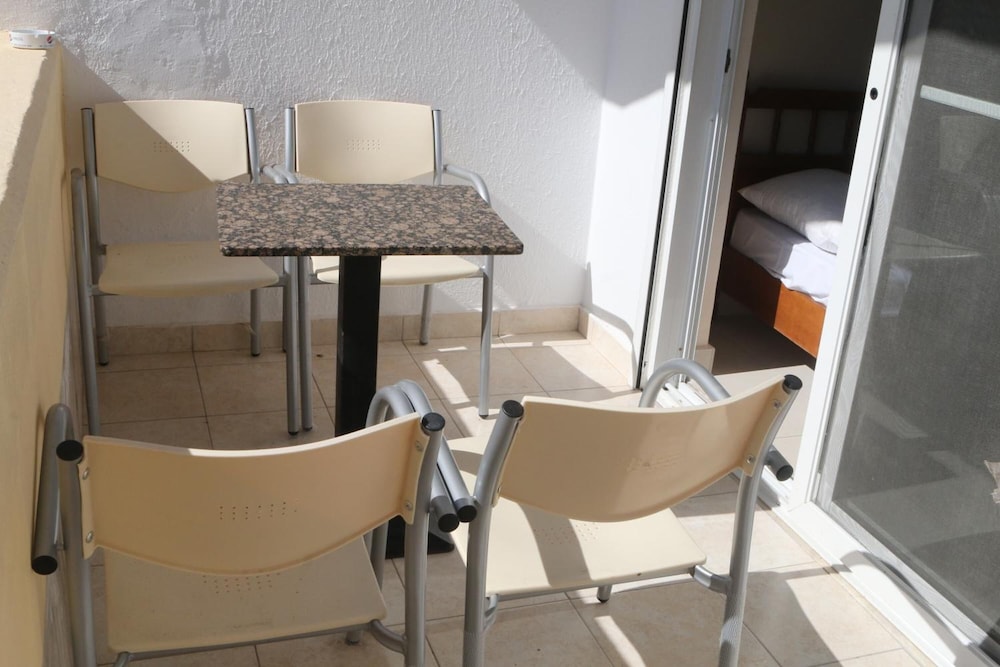 Paleos Apartments — Hotel rooms in Ialyssos, South Aegean