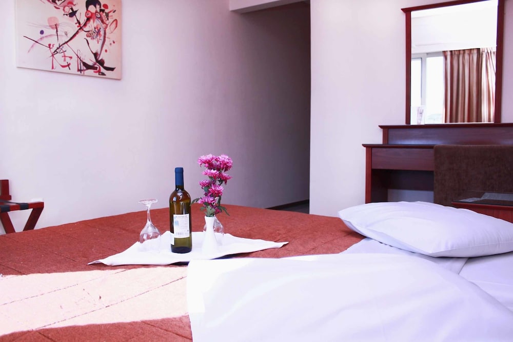 Apollo Hotel — Hotel rooms in Athens, Attica