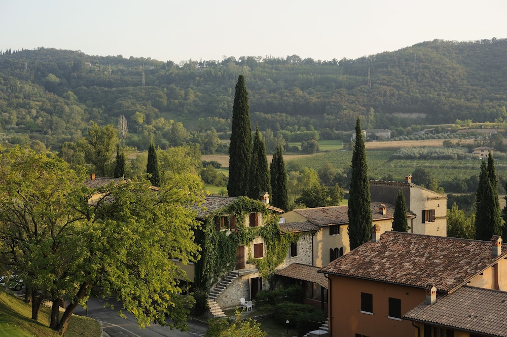 Poiano Resort Apartments — Hotel building in Garda, Veneto