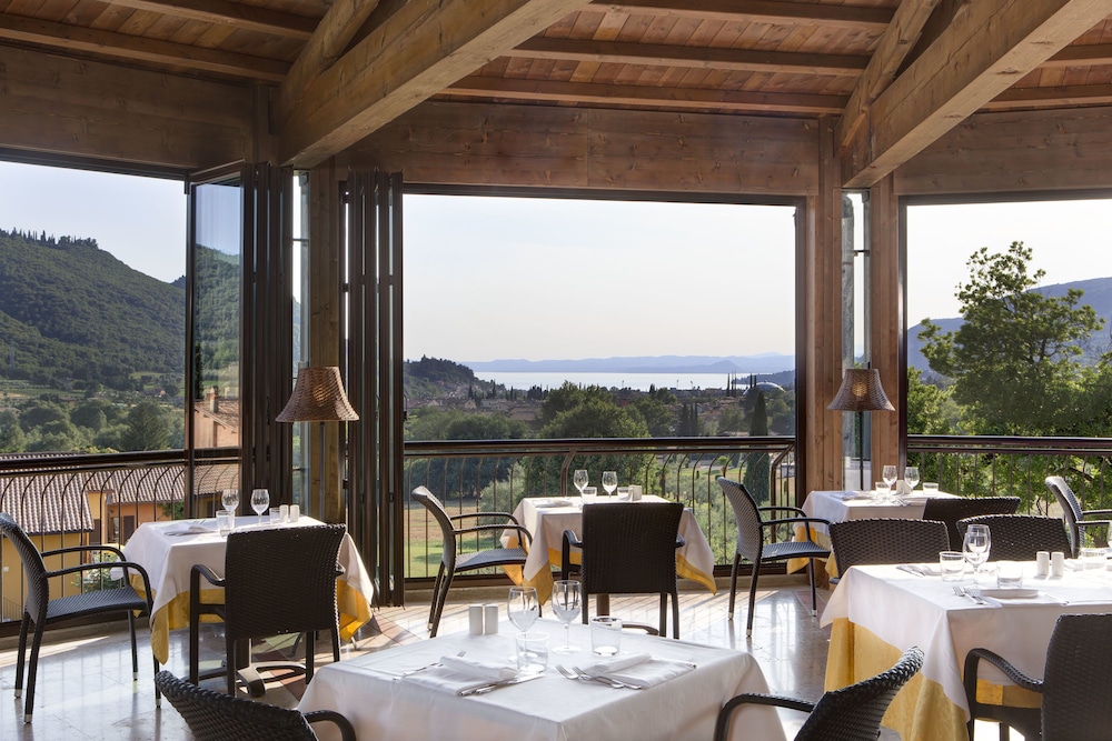 Poiano Resort Apartments — Restaurant & bars in Garda, Veneto