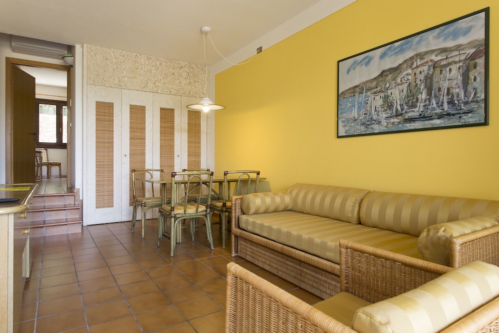 Poiano Resort Apartments — Hotel rooms in Garda, Veneto
