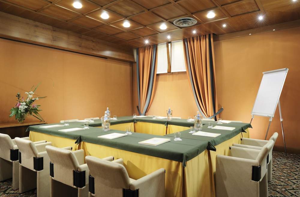 Poiano Resort Apartments — Hotel rooms in Garda, Veneto