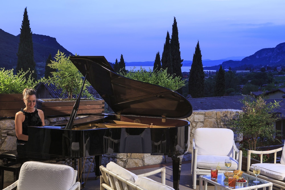 Poiano Resort Apartments — Restaurant & bars in Garda, Veneto