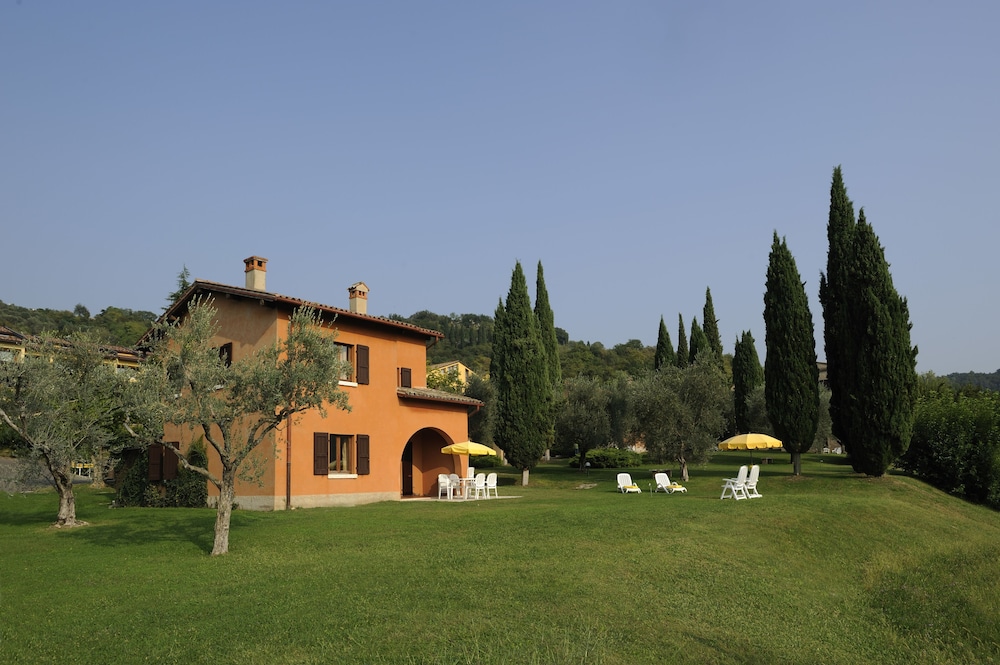 Poiano Resort Apartments — Hotel building in Garda, Veneto