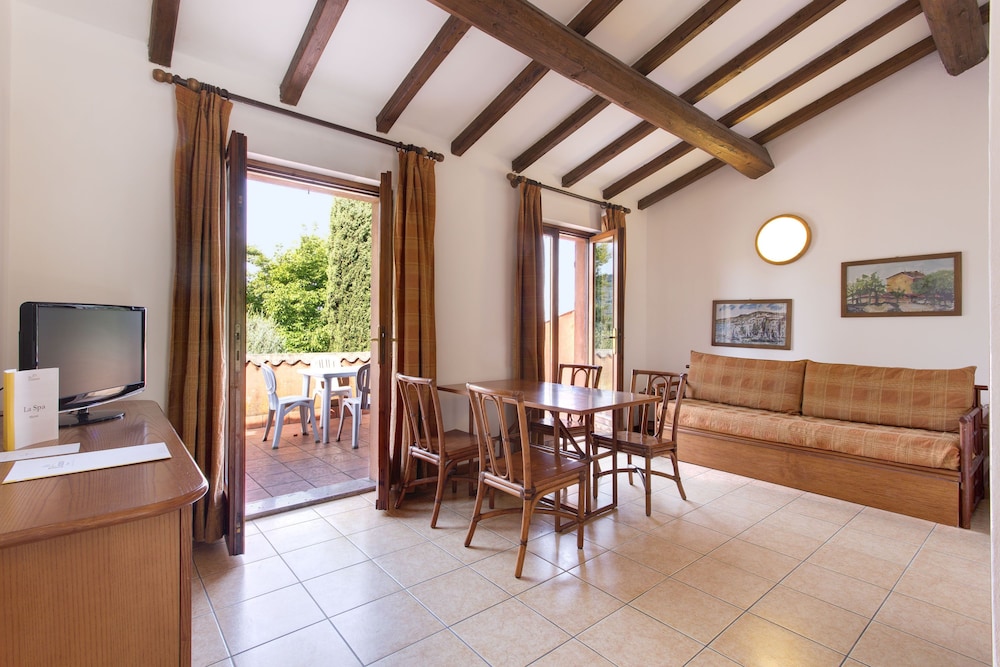 Poiano Resort Apartments — Hotel rooms in Garda, Veneto