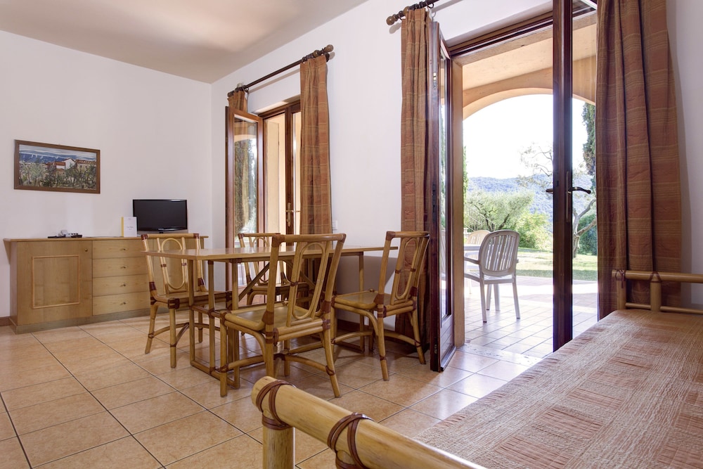 Poiano Resort Apartments — Hotel rooms in Garda, Veneto