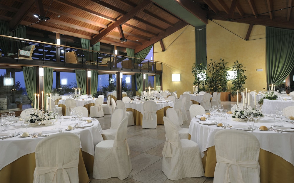 Poiano Resort Apartments — Restaurant & bars in Garda, Veneto