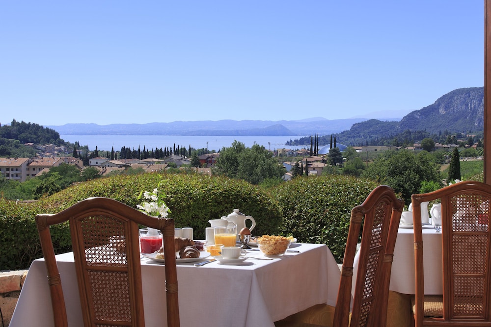 Poiano Resort Apartments — Restaurant & bars in Garda, Veneto