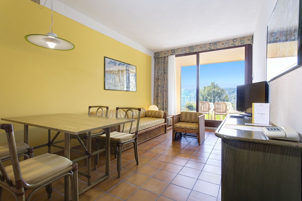 Poiano Resort Apartments — Hotel rooms in Garda, Veneto