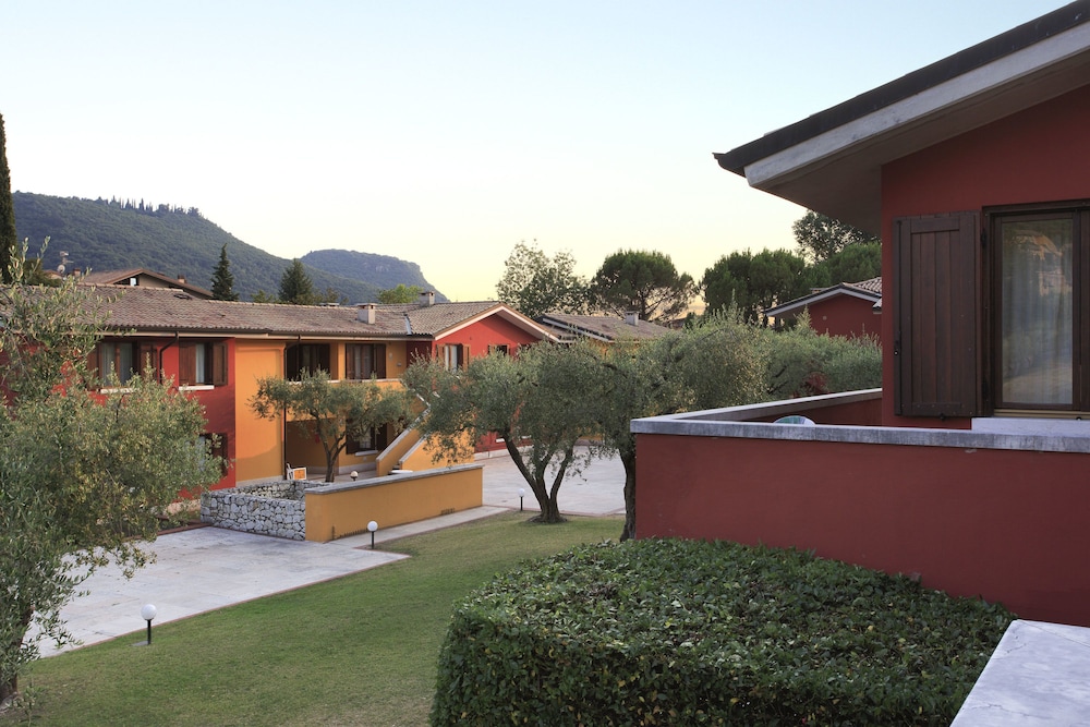 Poiano Resort Apartments — Hotel building in Garda, Veneto