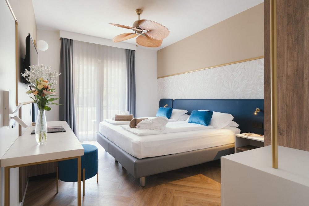 Hotel Du Lac — Hotel rooms in Limone sul Garda, Lombardy