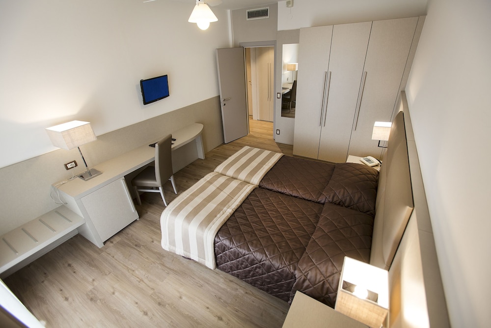 Hotel Du Lac — Hotel rooms in Limone sul Garda, Lombardy