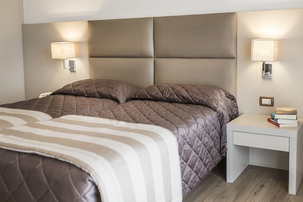 Hotel Du Lac — Hotel rooms in Limone sul Garda, Lombardy