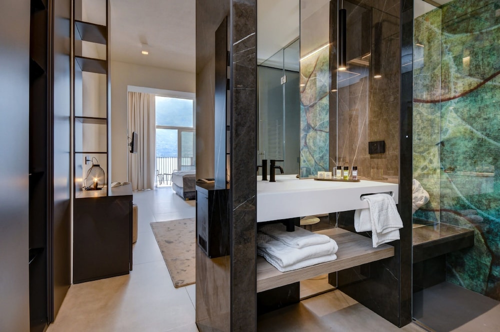 Hotel Du Lac — Hotel rooms in Limone sul Garda, Lombardy