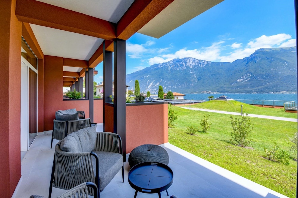Hotel Du Lac — Hotel rooms in Limone sul Garda, Lombardy