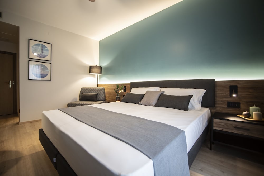 Hotel Du Lac — Hotel rooms in Limone sul Garda, Lombardy