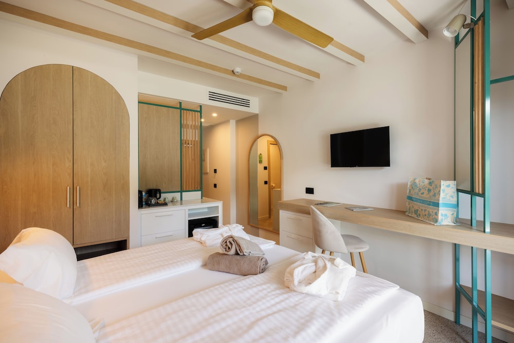 Hotel Du Lac — Hotel rooms in Limone sul Garda, Lombardy