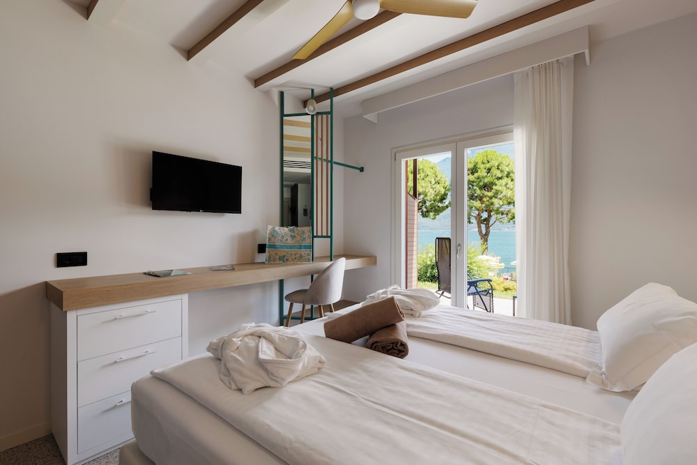 Hotel Du Lac — Hotel rooms in Limone sul Garda, Lombardy