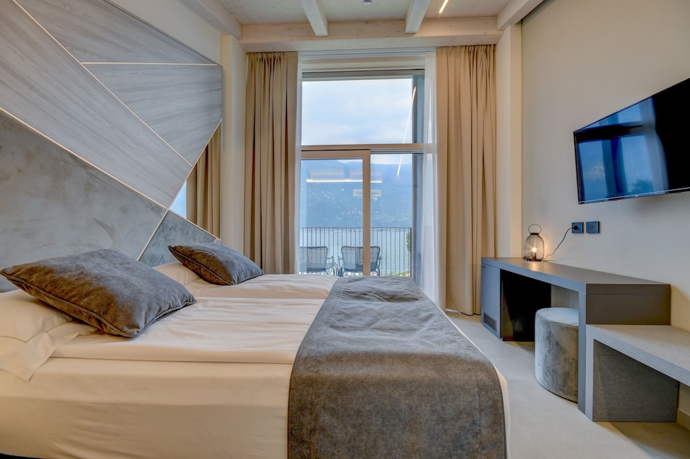 Hotel Du Lac — Hotel rooms in Limone sul Garda, Lombardy