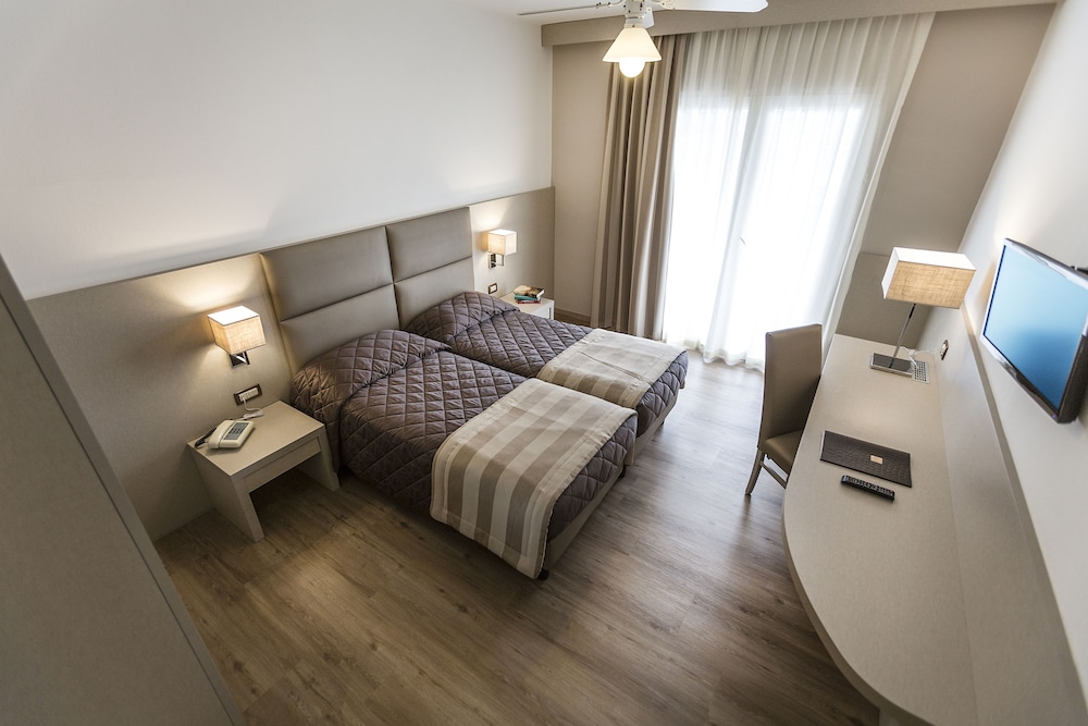 Hotel Du Lac — Hotel rooms in Limone sul Garda, Lombardy