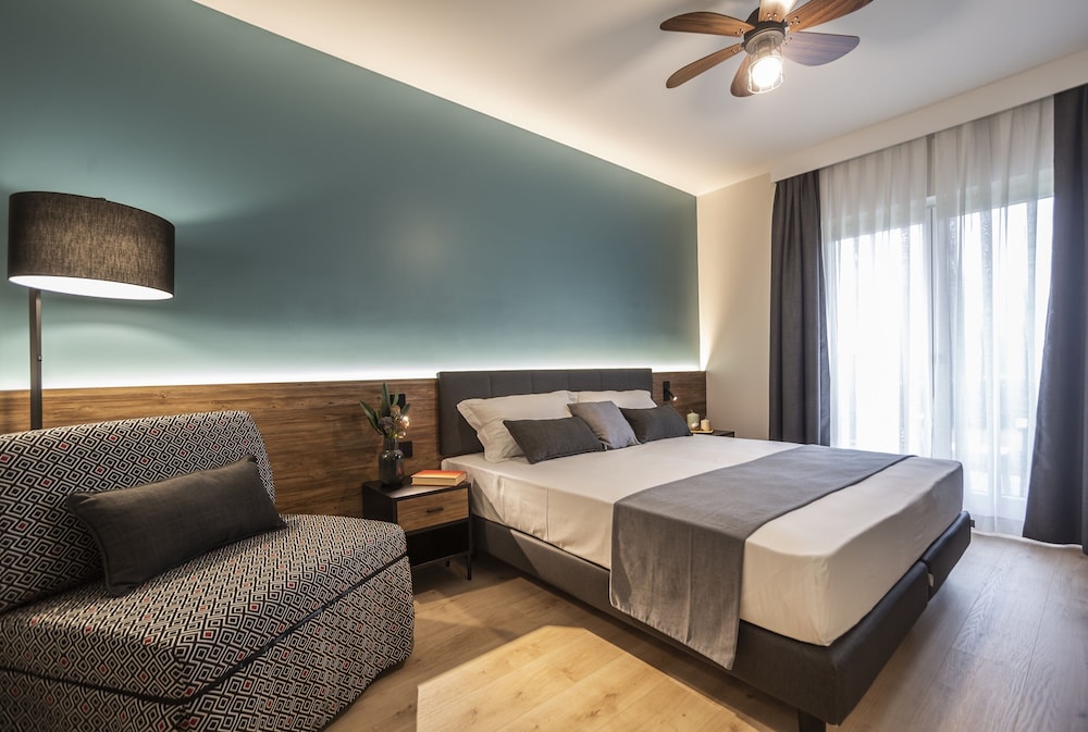 Hotel Du Lac — Hotel rooms in Limone sul Garda, Lombardy
