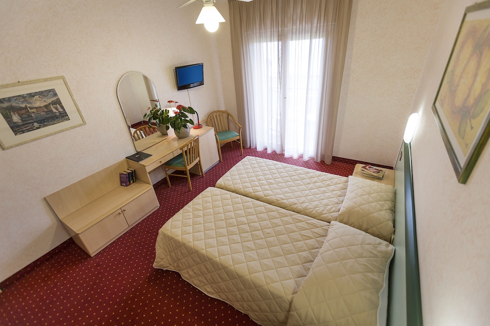 Hotel Du Lac — Hotel rooms in Limone sul Garda, Lombardy