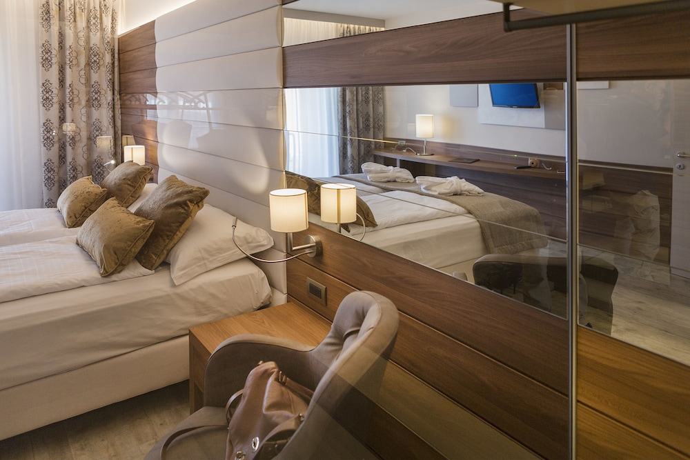 Hotel Du Lac — Hotel rooms in Limone sul Garda, Lombardy