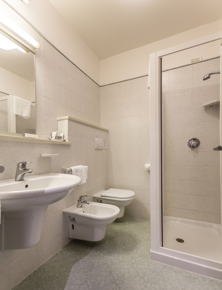Hotel Du Lac — Hotel rooms in Limone sul Garda, Lombardy
