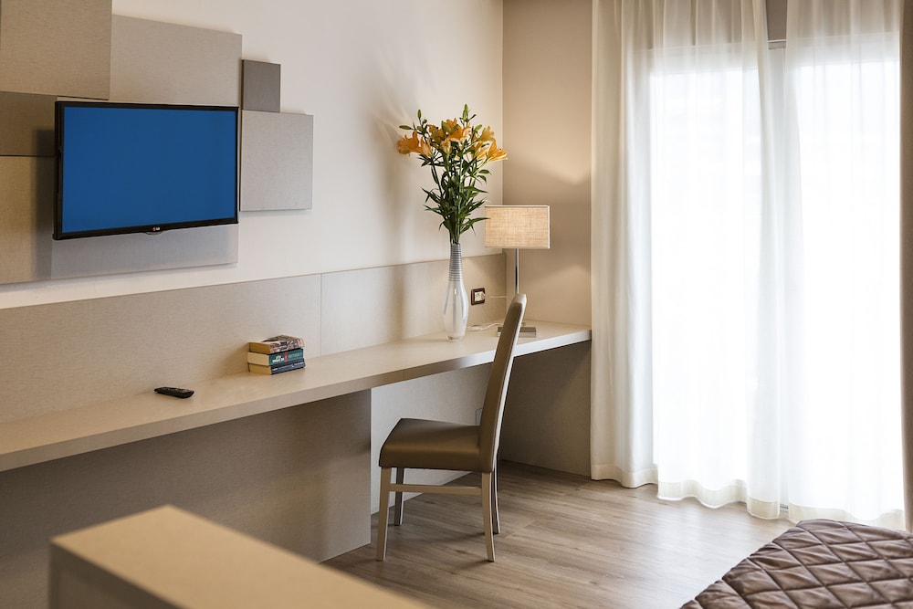 Hotel Du Lac — Hotel rooms in Limone sul Garda, Lombardy