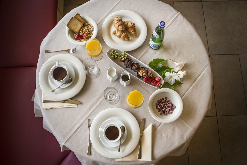 Hotel Du Lac — Restaurant & bars in Limone sul Garda, Lombardy