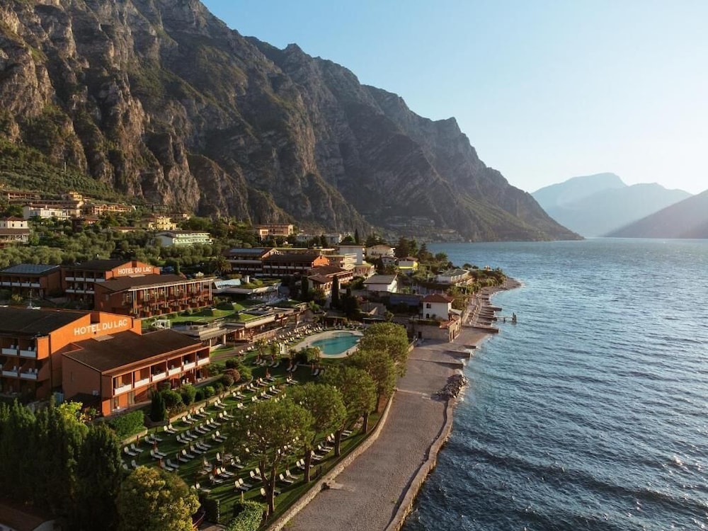 Hotel Du Lac — Hotel building in Limone sul Garda, Lombardy