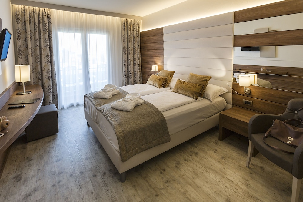 Hotel Du Lac — Hotel rooms in Limone sul Garda, Lombardy