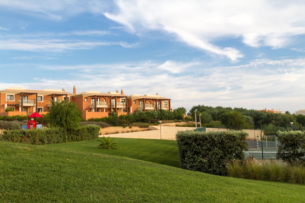 Monte Santo Resort — Hotel building in Carvoeiro, Faro